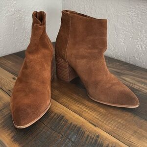 Aqua Dante brown suede leather upper block heel zippered ankle booties
